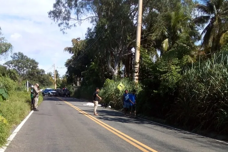 Paramirim: Homem de 30 anos morre e mulher fica ferida em acidente na BA-903