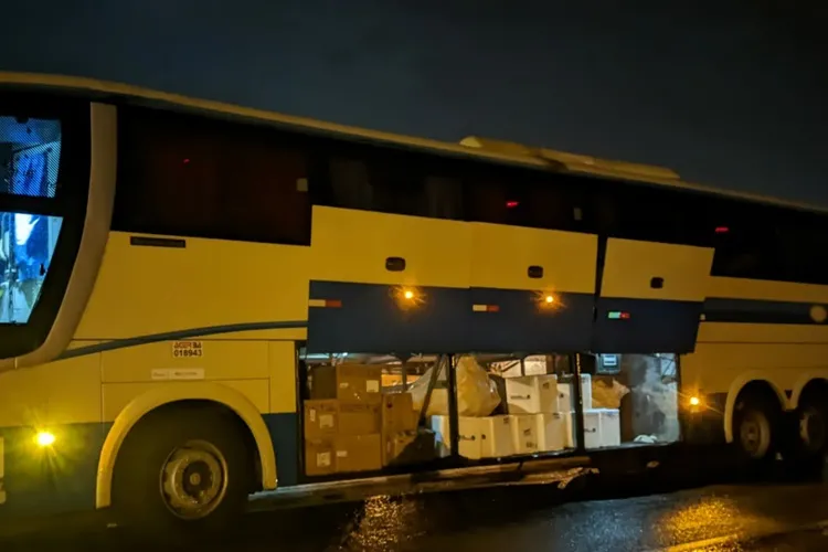 PRE apreende smartphones e bijuterias sem nota fiscal em ônibus na BA-262 em Brumado