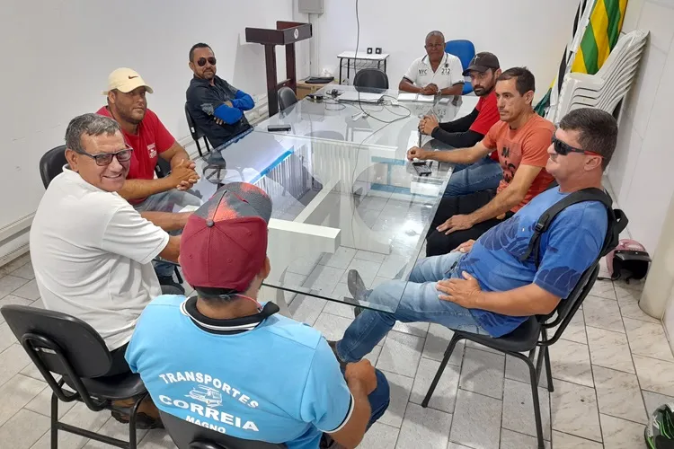 Brumado: Motoristas cobram e secretário confirma salários atrasados do transporte escolar