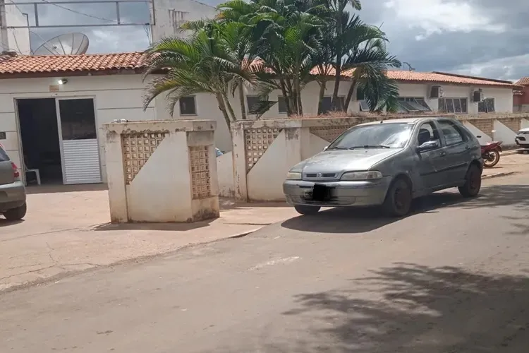 Residência pega fogo e idoso é levado para o hospital em Presidente Jânio Quadros