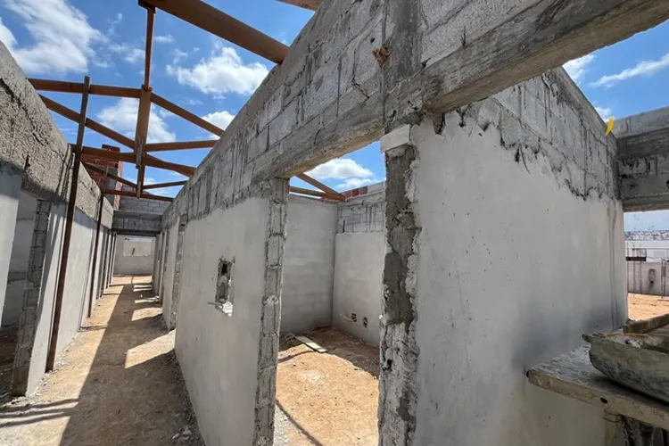 Com investimento de R$ 1,3 milhão, obras da sede própria da UBS Santa Luzia avançam em Guanambi