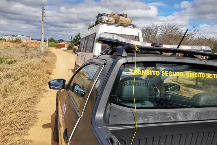 Brumado: SMTT intercepta veículo em estrada vicinal com passageiros oriundos de São Paulo