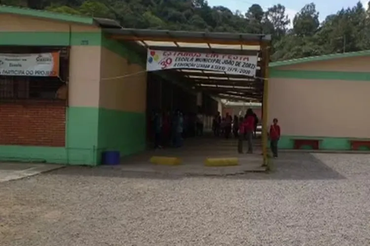 Professora é atacada por alunos com mais de sete facadas em Caxias do Sul