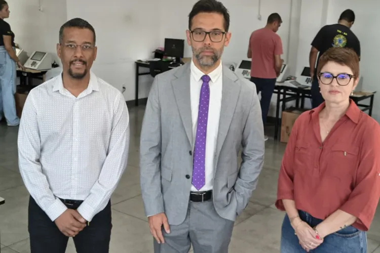 Brumado: 90ª Zona Eleitoral realiza a alimentação das urnas eletrônicas com fiscalização do MPE