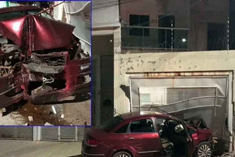 Carro atinge muro e portão de residência após acidente em Carinhanha