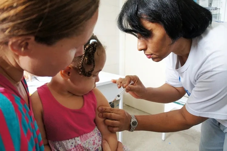 Bahia recebe 1,3 milhão de doses da vacina contra a influenza