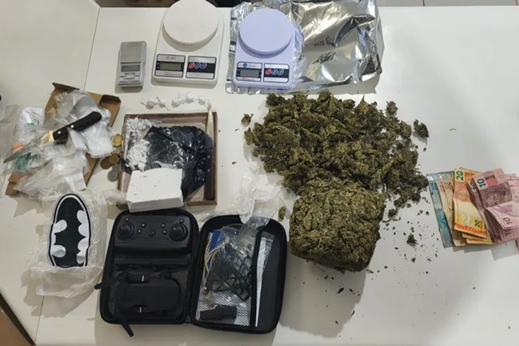94ª CIPM apreende drone, balanças e quase 1 kg de drogas com jovem em Caetité