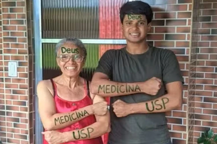 Jovem da periferia de Salvador é primeiro colocado em Medicina na USP pelo Enem
