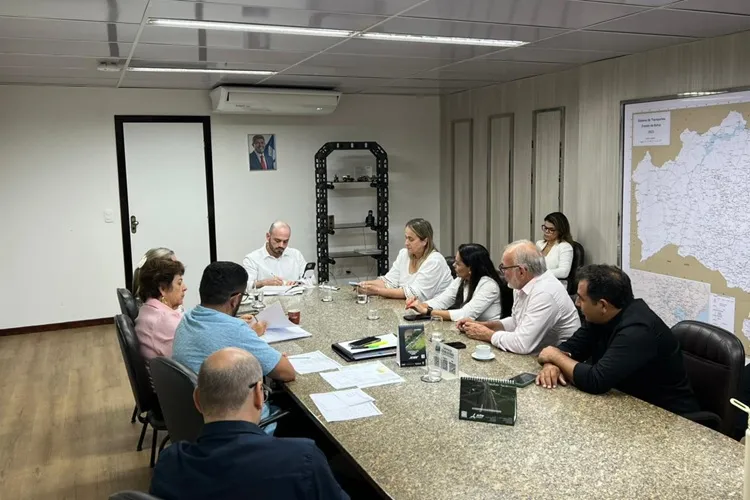 Livramento de Nossa Senhora: Joanina Sampaio protocola projeto para asfaltar Tabuleiro e Iguatemi