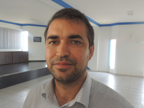 Brumado: Presidente da Câmara critica governador por investir na copa e abandonar a DPE