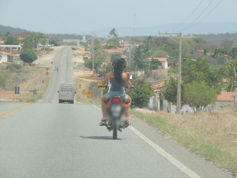 Brumado: Motociclistas se arriscam na BA-148