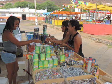 Brumadenses já compram fogos de artifícios para os festejos juninos