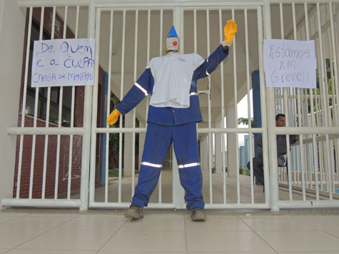 Brumado: 890 alunos do CEEP estão sem aula por conta da greve dos funcionários terceirizados