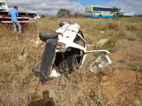 Brumado: Motorista perde controle da direção e capota veículo na BA-262