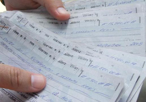 Emissão de cheques sem fundos se estabilizou em 2013, diz Serasa