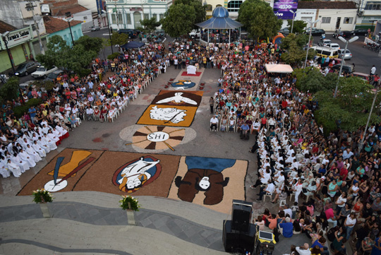 Missa e procissão marcam as celebrações do Corpus Christi em Brumado