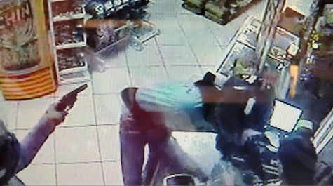 Brumado: Criança chora ao ficar em mira de revólver durante assalto em mercadinho