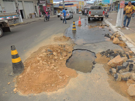 Brumado: Em período de seca, desperdício de água é registrado no centro comercial