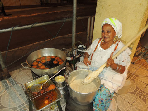 Brumado: Dona Dete parabeniza todas as baianas de acarajé