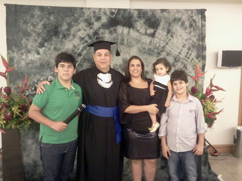 Ex-vereador Léo Vasconcelos se forma em Administração