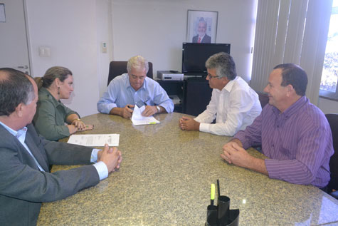 Rio do Antônio: Seinfra autoriza projeto de iluminação do Distrito de Ibitira