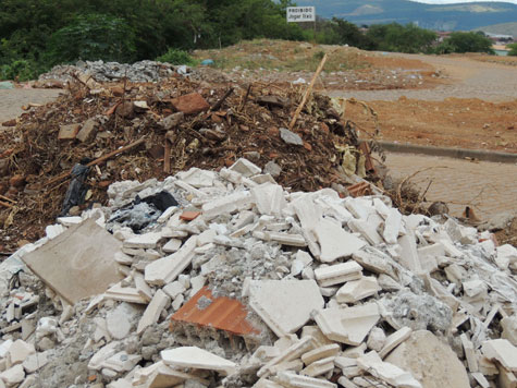 Brumado: Obra de pavimentação da Rua Isaías Dias de Oliveira segue paralisada