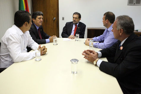 Deputado João Bonfim busca recursos para o interior do Estado