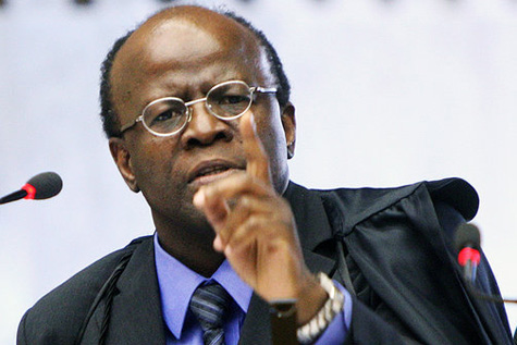 ?Brasil é o país do tapinha nas costas?, diz Joaquim Barbosa