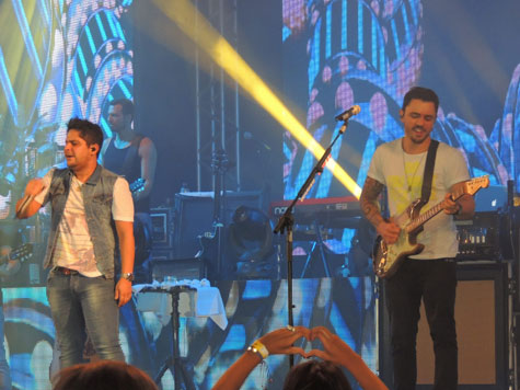 Mateus deixa Jorge falando sozinho e é vaiado depois de show em Maceió