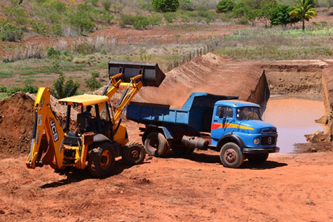 Lagoa Real: Prefeitura amplia barragem do Distrito de Monsenhor Bastos