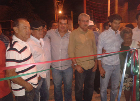 Marquinho Viana entrega pavimentação em Coribe e anuncia obras em Ituaçu