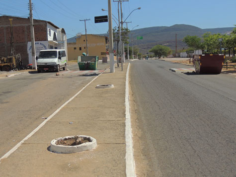 Brumado: Obra parada na Lindolfo de Brito causa insegurança aos condutores