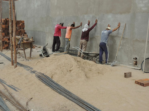 Brumado: Bandidos rendem pedreiros em construção