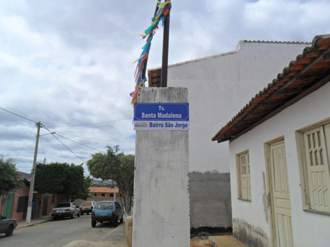 Brumado: Ruas recebem novas placas com identificação oficial