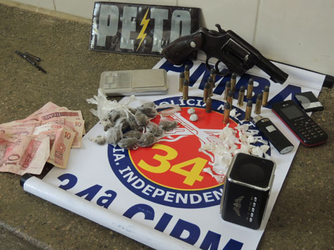 Brumado: Em casa ?guarita do tráfico? polícia apreende arma, munições e drogas