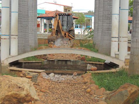 Reforma na Praça da Prefeitura: Márcio Moreira diz que imprensa mentiu na informação