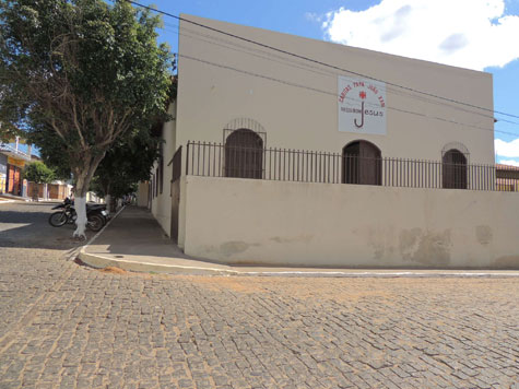 Brumado: Bandidos arrombam a sede da Divina Providência e levam pagamento dos pedreiros da ASA