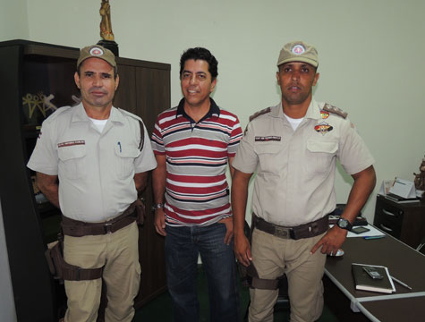 Lagoa Real: Prefeito recebe PM para definir sistema de segurança da Vaquejada