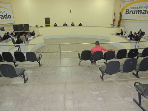 Brumado: Em sessão rápida, parlamentares aprovam LDO