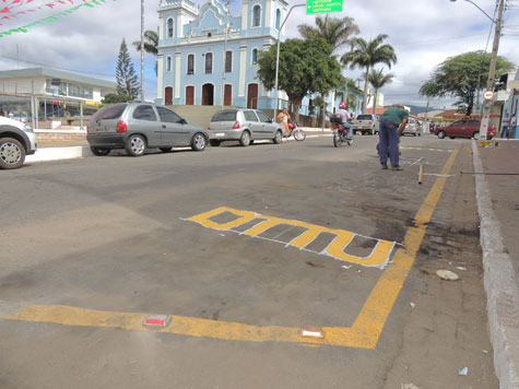 Brumado: Pontos de ônibus são sinalizados com identificação do DTTU