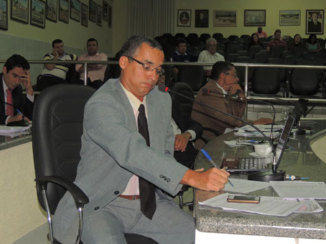 Brumado: Docentes classificam Santinho como ?inimigo da educação e dos professores?