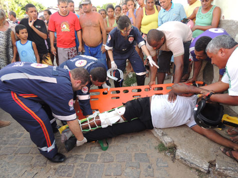 Brumado: Motociclista transportando criança e prima colide com carro no Dr. Juracy