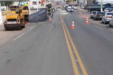 Brumado: Prefeitura realiza obra de alargamento na rótula da Avenida Centenário