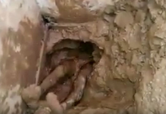 Amazonas: Preso tenta fugir através de buraco de privada e fica entalado