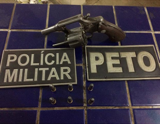 Brumado: Dois indivíduos são detidos com arma e munições no Bairro Malhada Branca