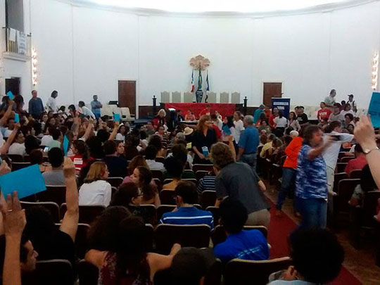 Professores da UFBA mantêm greve que já dura mais de 100 dias