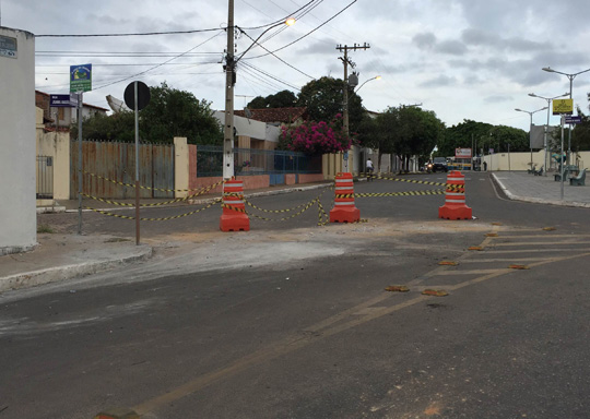 Brumado: Pressão popular faz Superintendência de Trânsito voltar atrás e retirar balizadores da Praça Senhor do Bonfim