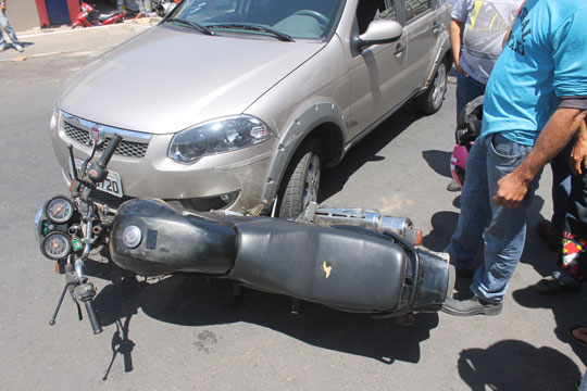 Brumado: Colisão entre carro e moto denuncia mais uma vez a falta de sinalização na Centenário