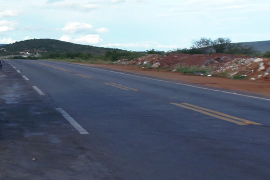 Caminhão de Brumado com carga avaliada em R$ 50 mil é assaltado por grupo armado na BR-030