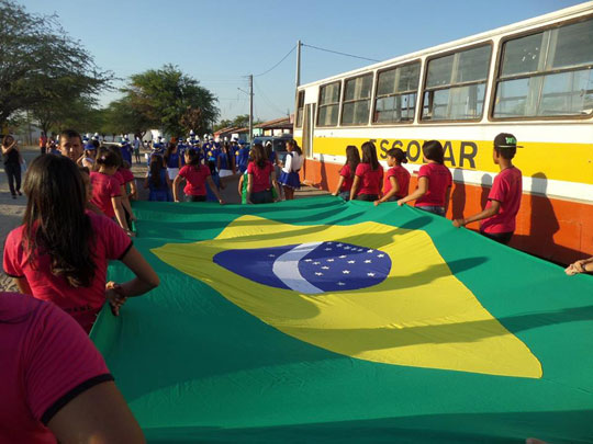 Brumado: Escola Clemente Gomes promove desfile alusivo ao 7 de setembro e ao início da primavera